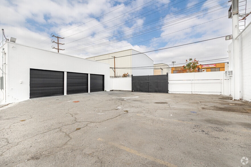 More Photos Of 7540-7544 Balboa Blvd, Van Nuys Unknown For Lease