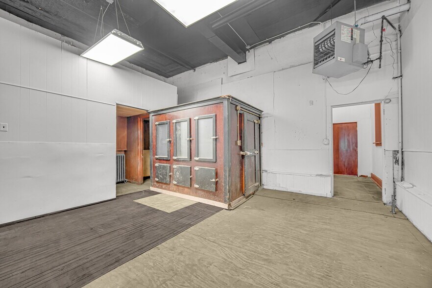 More Photos Of 701 Meeker Ave, Joliet Flex For Sale