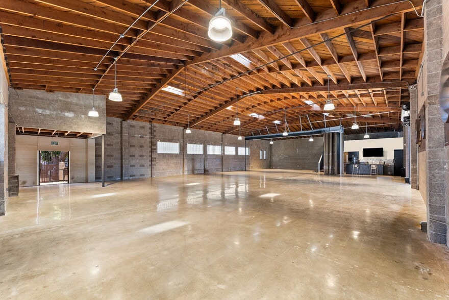 More Photos Of 1366 Hornblend St, San Diego Flex For Lease