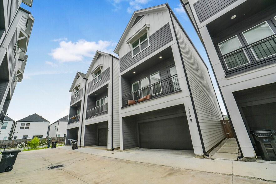 More Photos Of 316 Thornton Rd, Houston Apartments For Sale