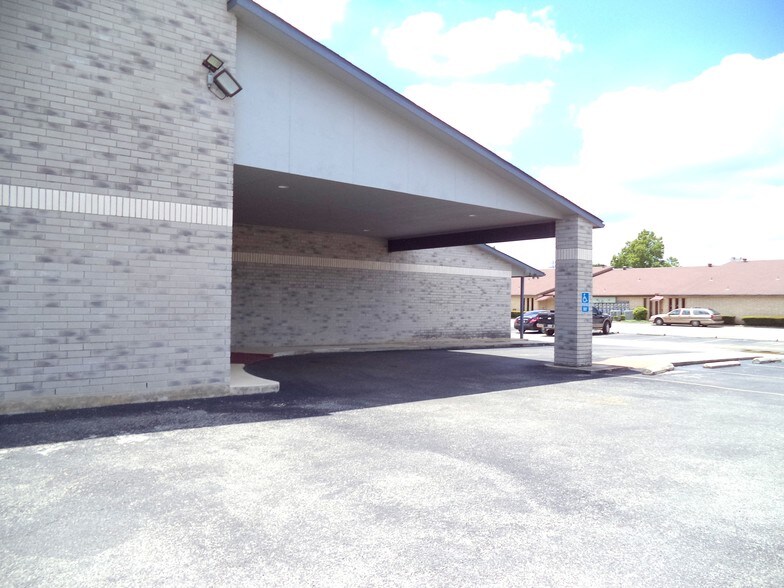 More Photos Of 515 N King St, Seguin Medical For Sale