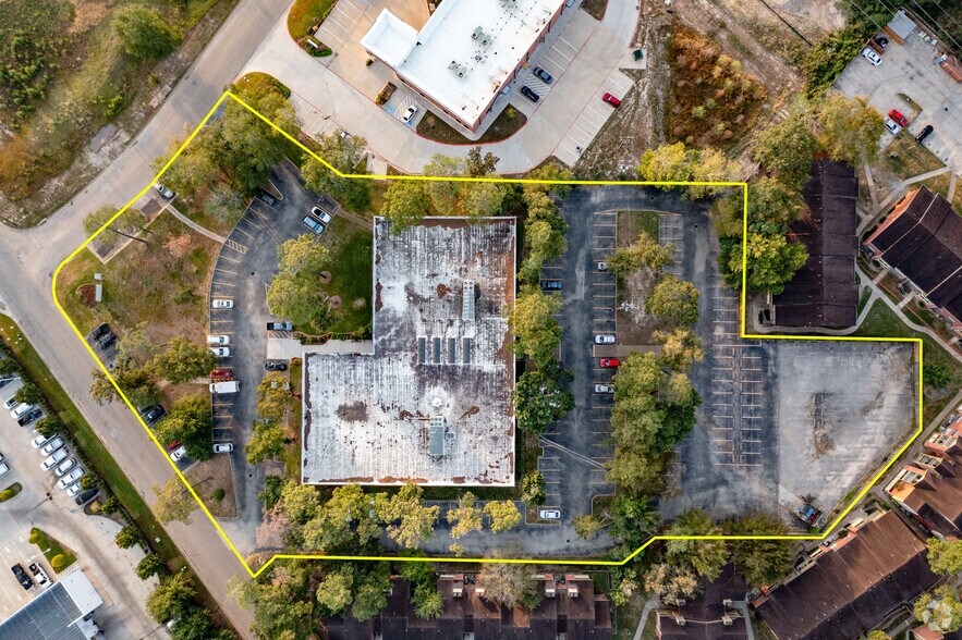 More Photos Of 333 N Rivershire Dr, Conroe Office For Lease