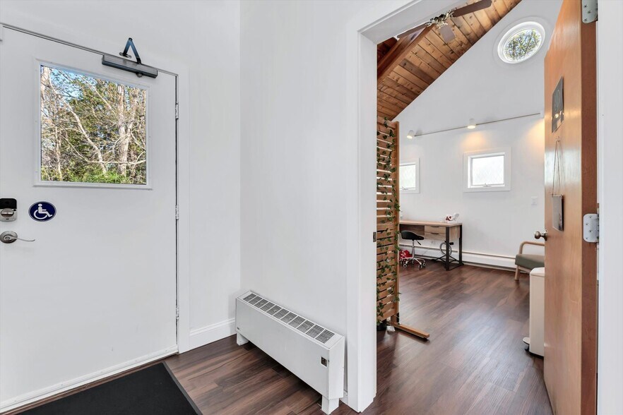 More Photos Of 1049 Main St, West Barnstable Medical For Sale