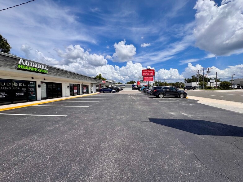 More Photos Of 4239 W Kennedy Blvd, Tampa Storefront For Lease