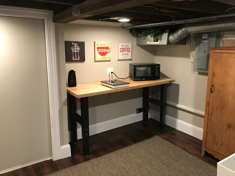 More Photos Of 11058 Shook Rd, Romulus Office Residential For Sale