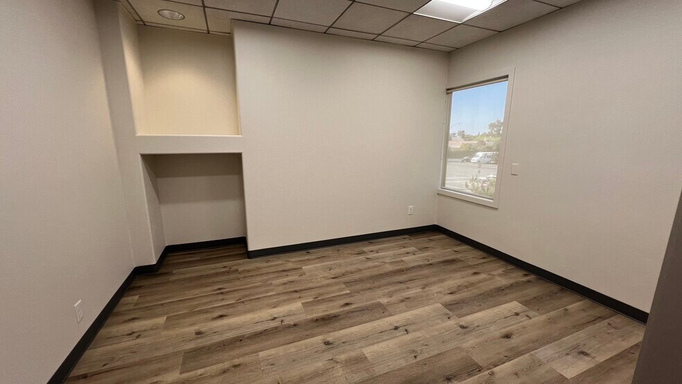 More Photos Of 14471 Chambers Rd, Tustin Loft Creative Space For Lease