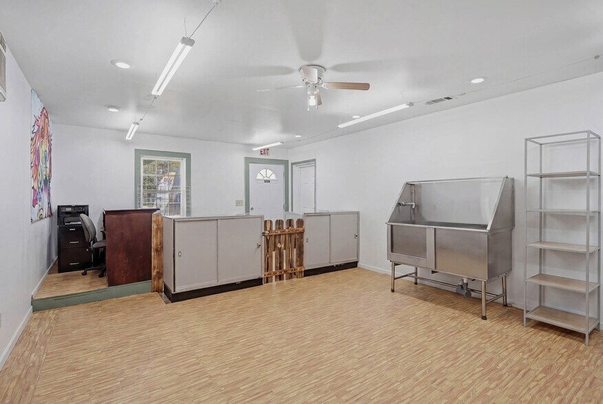 More Photos Of 450 Stephens St, Rochelle Storefront Retail Office For Sale