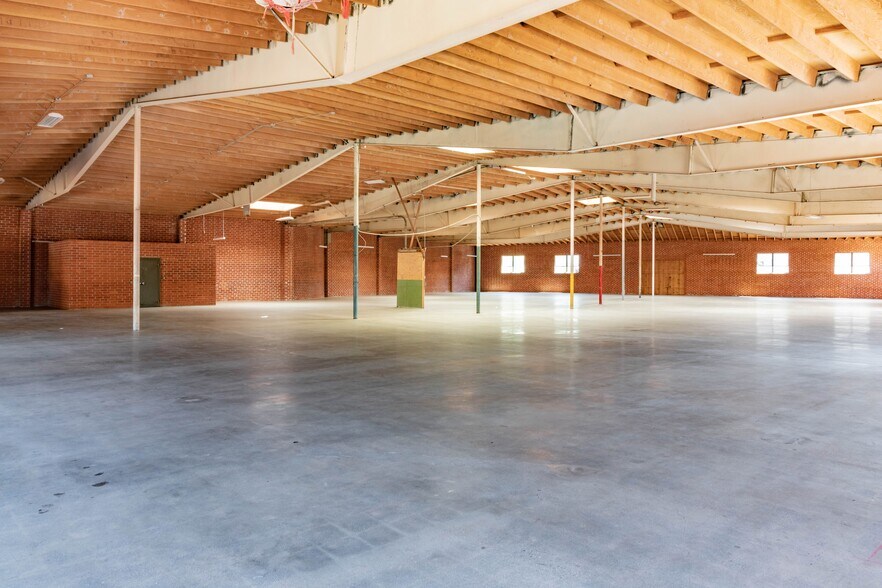 More Photos Of 5880 Adams Blvd, Culver City Industrial For Lease