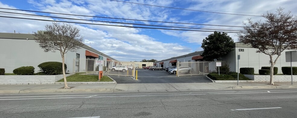 Primary Photo Of 1311 E Chestnut Ave, Santa Ana Warehouse For Lease