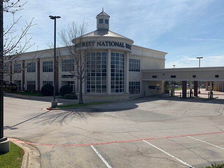 More Photos Of 8408 Davis Blvd, North Richland Hills Office For Sale