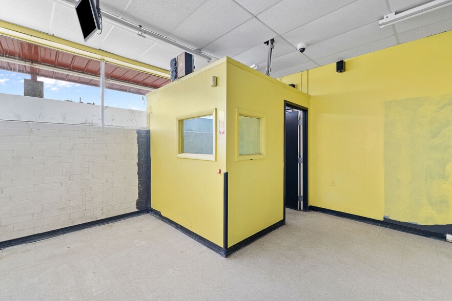 More Photos Of 301-303 N George St, Goldsboro Storefront For Lease