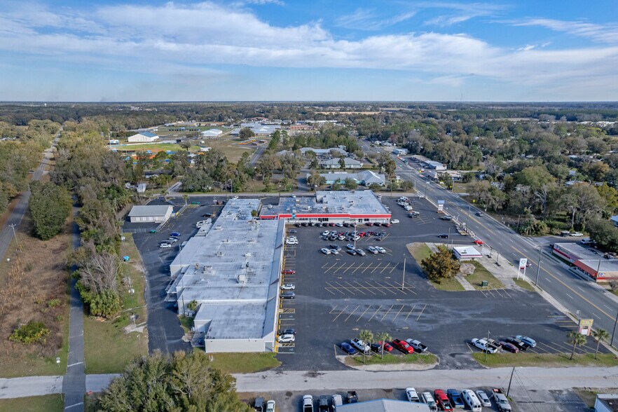 More Photos Of 120-206 N Main St, Chiefland Storefront For Lease