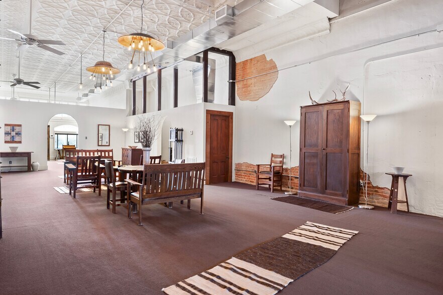 More Photos Of 118 W. Grand St, Whitewright Storefront Retail Residential For Sale