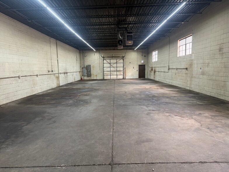 More Photos Of 135 Martin Ln, Elk Grove Village Warehouse For Sale