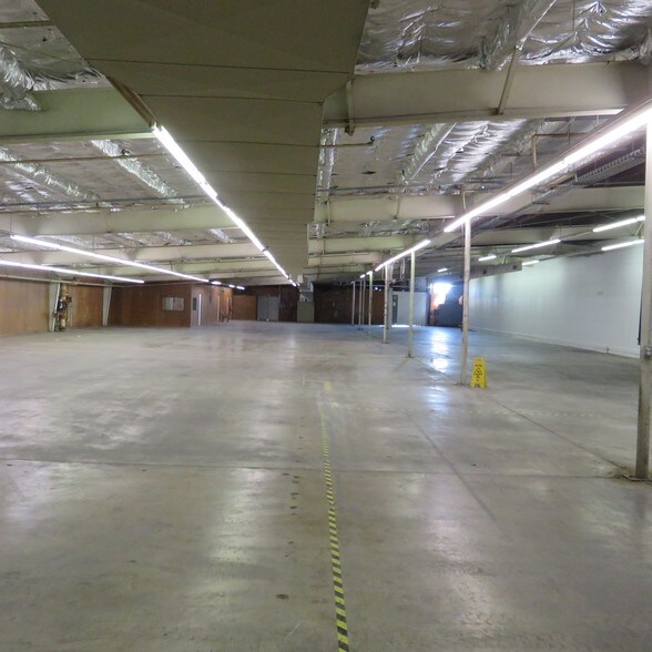 More Photos Of 2525 N Center St, Bonham Manufacturing For Lease