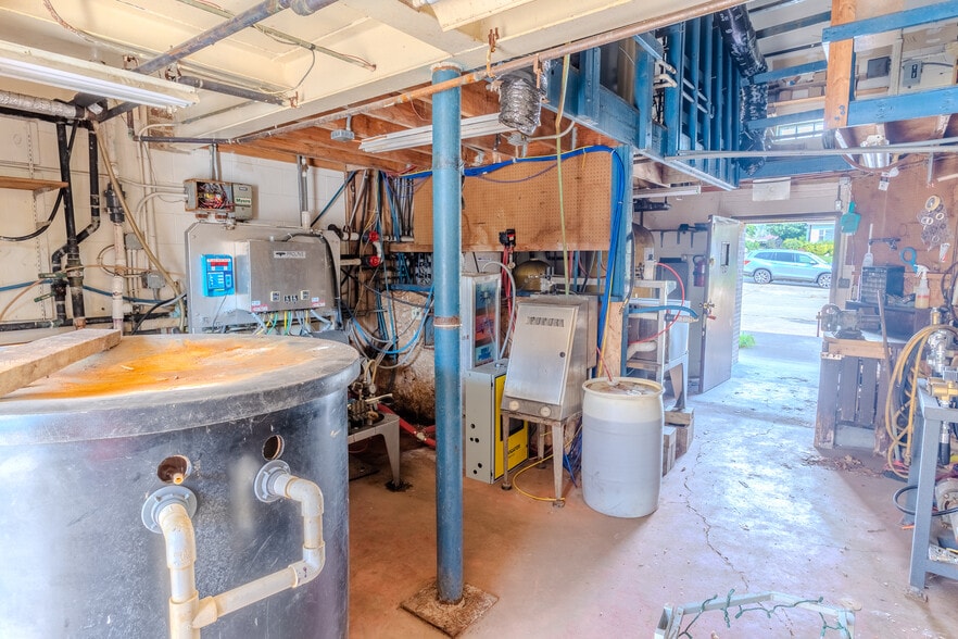 More Photos Of 1049 Main St, Milford Carwash For Sale