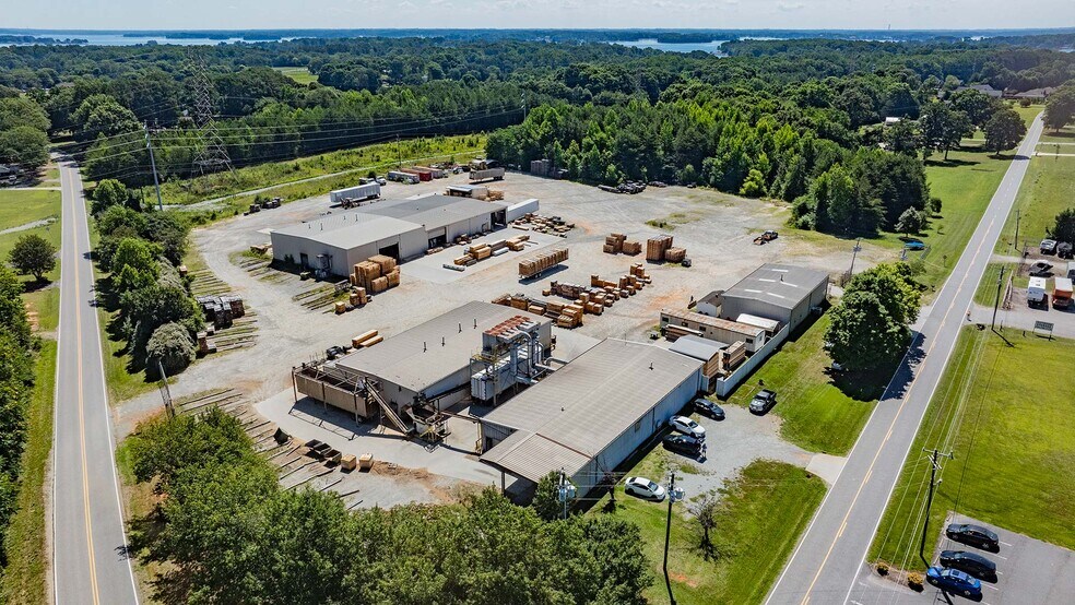 More Photos Of 7963-7971 Graham Rd, Denver Manufacturing For Sale
