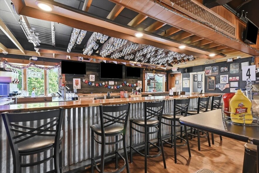More Photos Of 10 E Lehigh St, Summit Hill Restaurant For Sale
