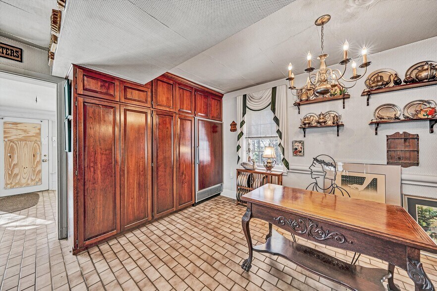 More Photos Of 934 Commander Dr, Roanoke Specialty For Sale