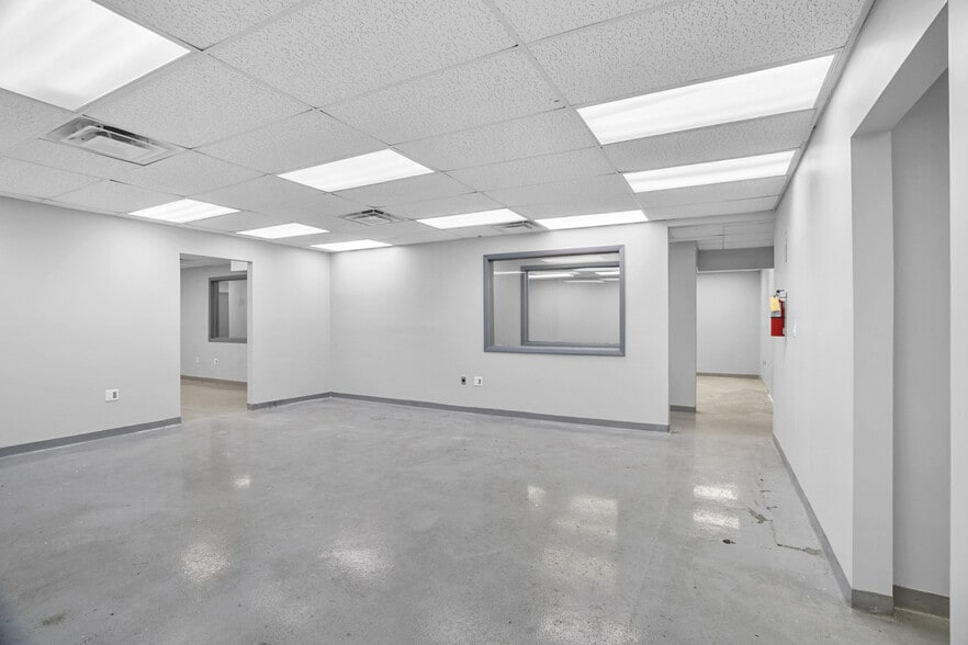 More Photos Of 8200-8358 NW 30th Ter, Doral Warehouse For Lease