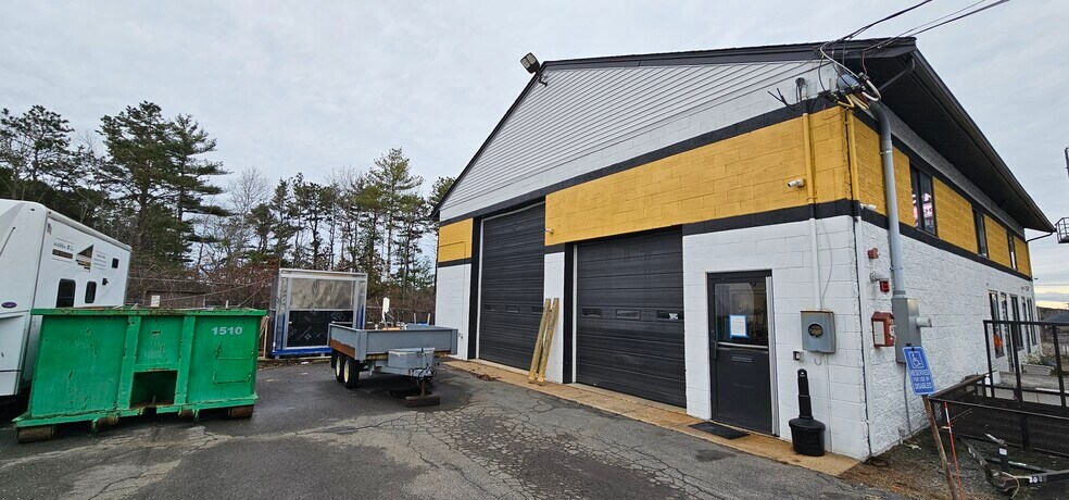 More Photos Of 3091 Cranberry Hwy, East Wareham Freestanding For Sale