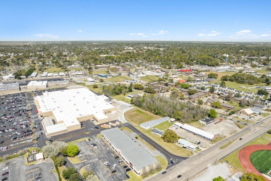 More Photos Of 1002 Jefferson Terrace Blvd, New Iberia Unknown For Lease