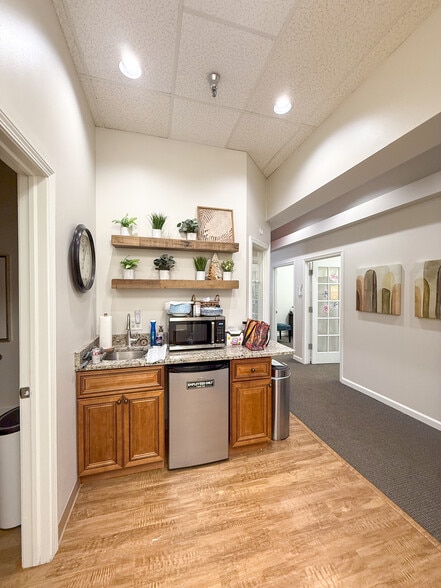 More Photos Of 1350-1500 S Lapeer Rd, Oxford Unknown For Lease