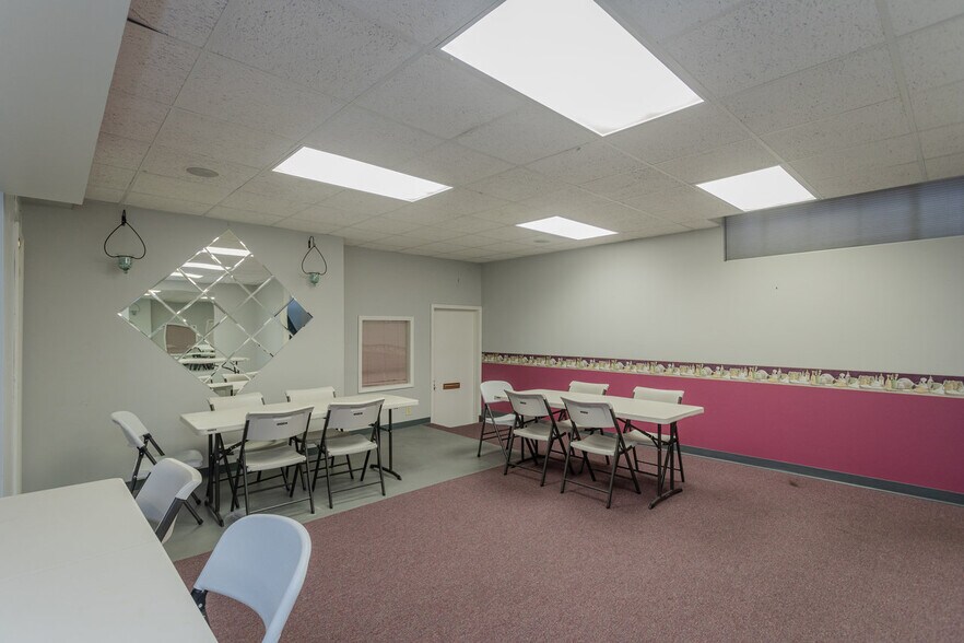More Photos Of 406 W Spotswood Trl, Elkton Storefront For Sale