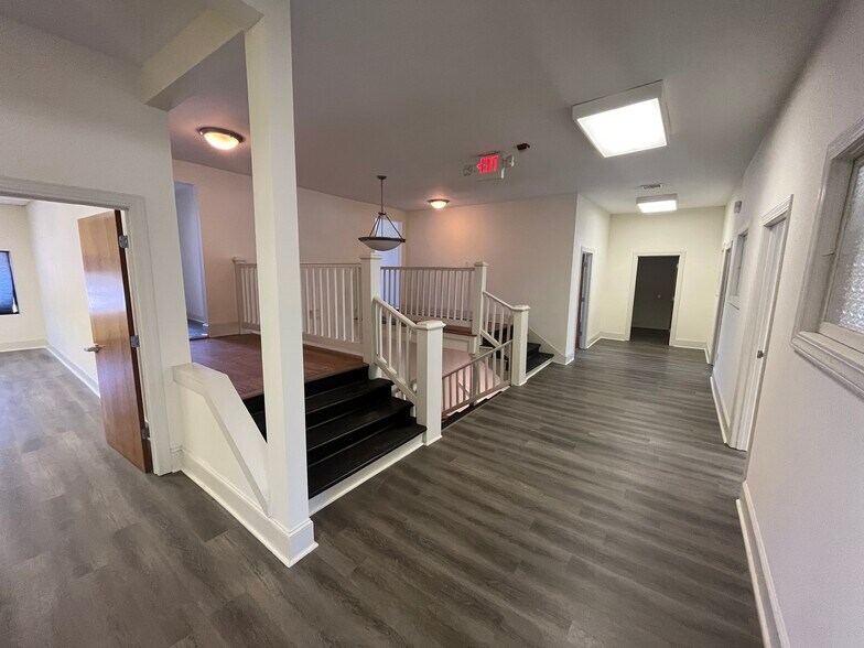 More Photos Of 929 Chick Springs Rd, Taylors Light Manufacturing For Lease