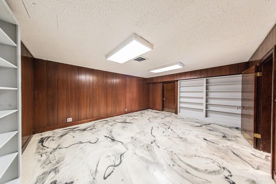 More Photos Of 1200 Broadway St, Paducah Office For Sale