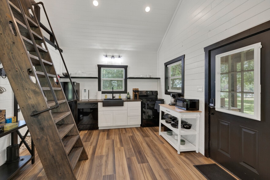 More Photos Of 14147 FM 306, Canyon Lake Trailer Camper Park For Sale