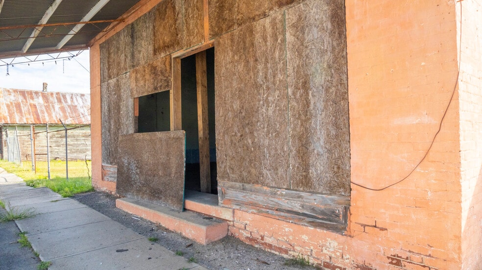 More Photos Of 82 Dromedary Street st, Woodbury Flex For Sale