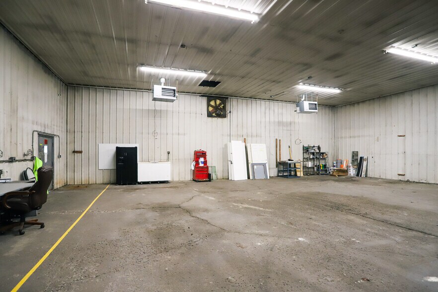 More Photos Of 1301 Fabricon Blvd, Jeffersonville Light Manufacturing For Lease