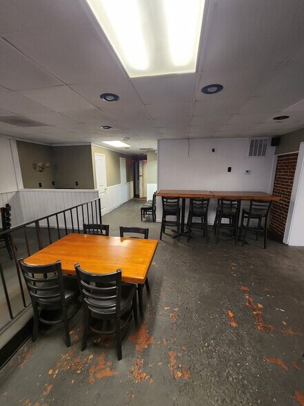 More Photos Of 321 N Main St, Hendersonville Restaurant For Lease