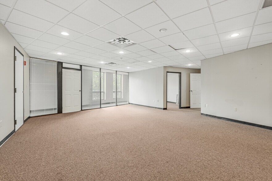 More Photos Of 3 Tice Rd, Franklin Lakes Distribution For Lease