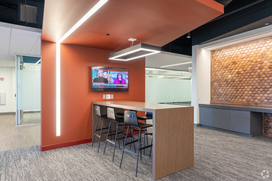 More Photos Of 8550 W Bryn Mawr Ave, Chicago Office For Lease