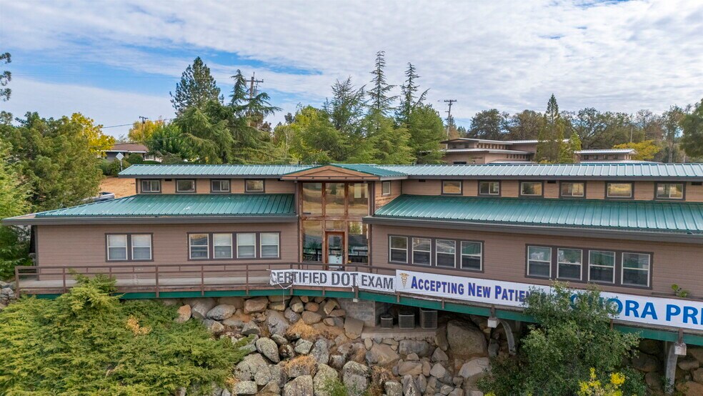 More Photos Of 13951 Mono Way, Sonora Office For Lease