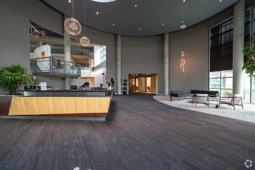 More Photos Of 3510 Hopkins Pl N, Oakdale Office For Lease