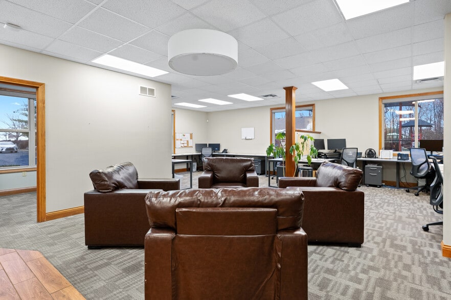 More Photos Of 9155 Governors Way, Cincinnati Office For Sale