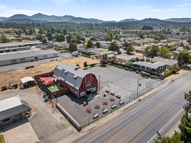 More Photos Of 2039 Redwood Ave, Grants Pass Restaurant For Sale