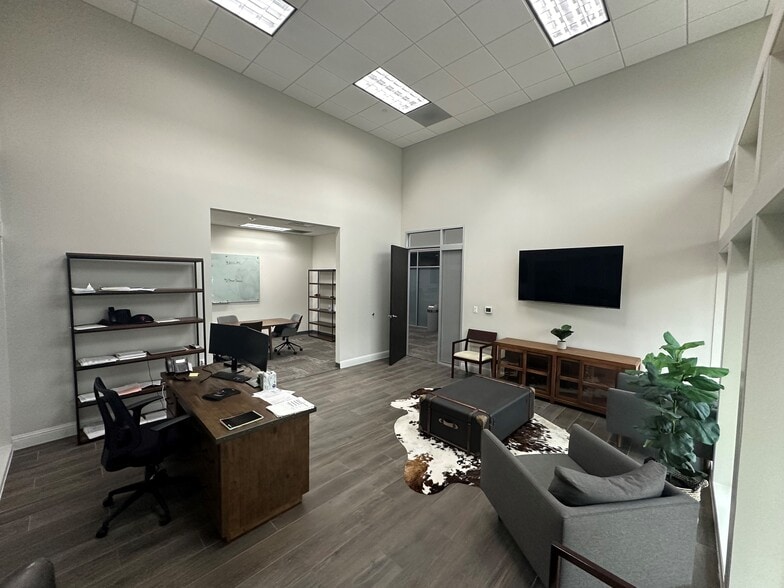 More Photos Of 1046 Texan Trl, Grapevine General Retail For Lease