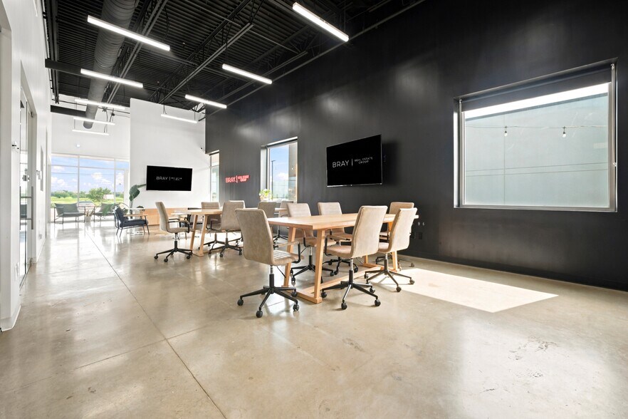 More Photos Of 8610 Potranco Rd, San Antonio Storefront Retail Office For Lease