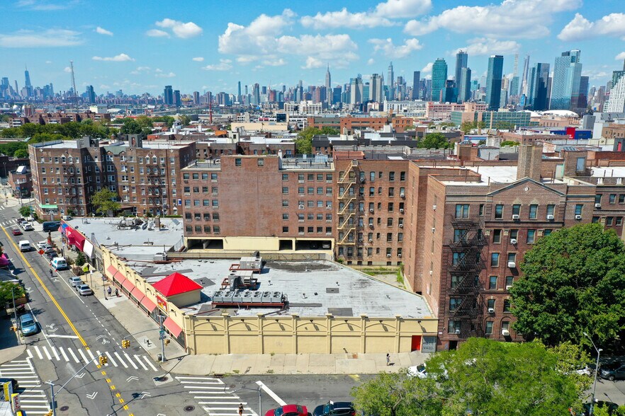 More Photos Of 41-25 Greenpoint Ave, Sunnyside Supermarket For Sale