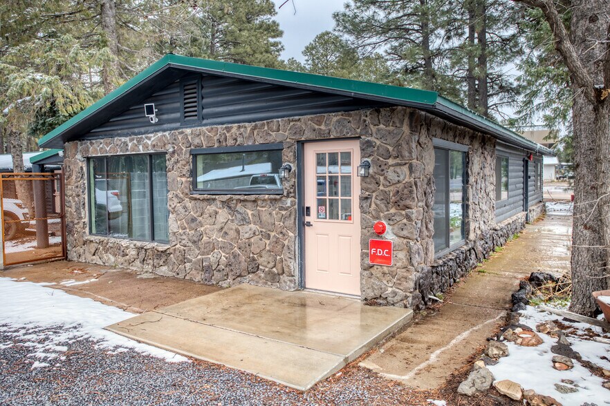 More Photos Of 858 E White Mountain Blvd, Pinetop Hotel For Sale