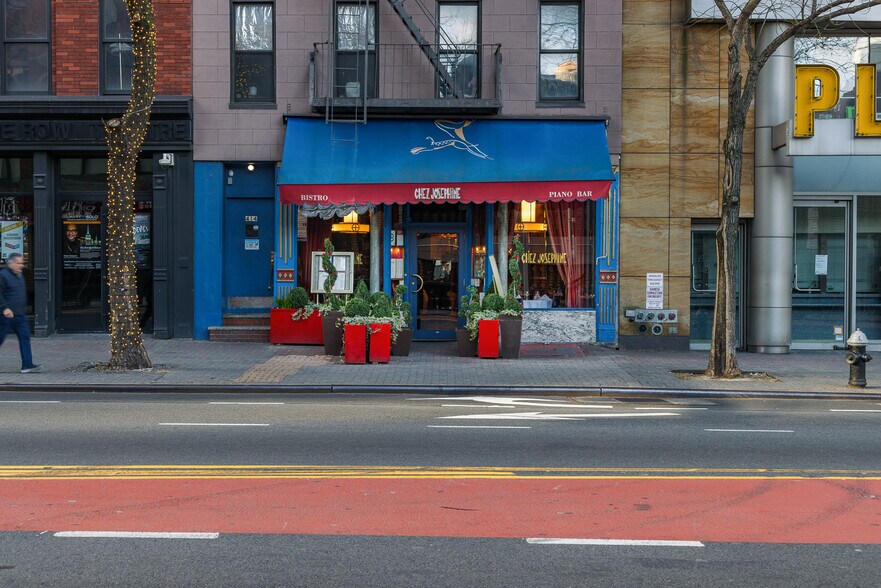 More Photos Of 414 W 42nd St, New York Apartments For Sale