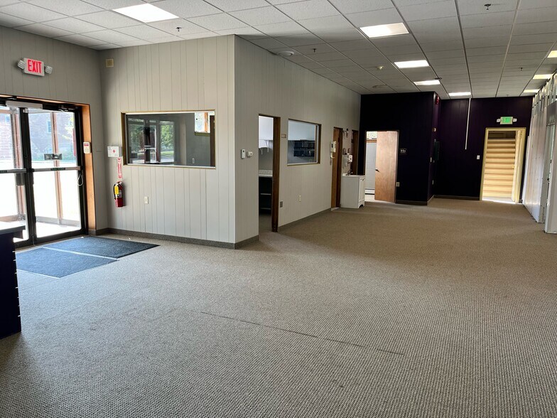 More Photos Of 400 Riverside Dr, Johnson City Specialty For Lease