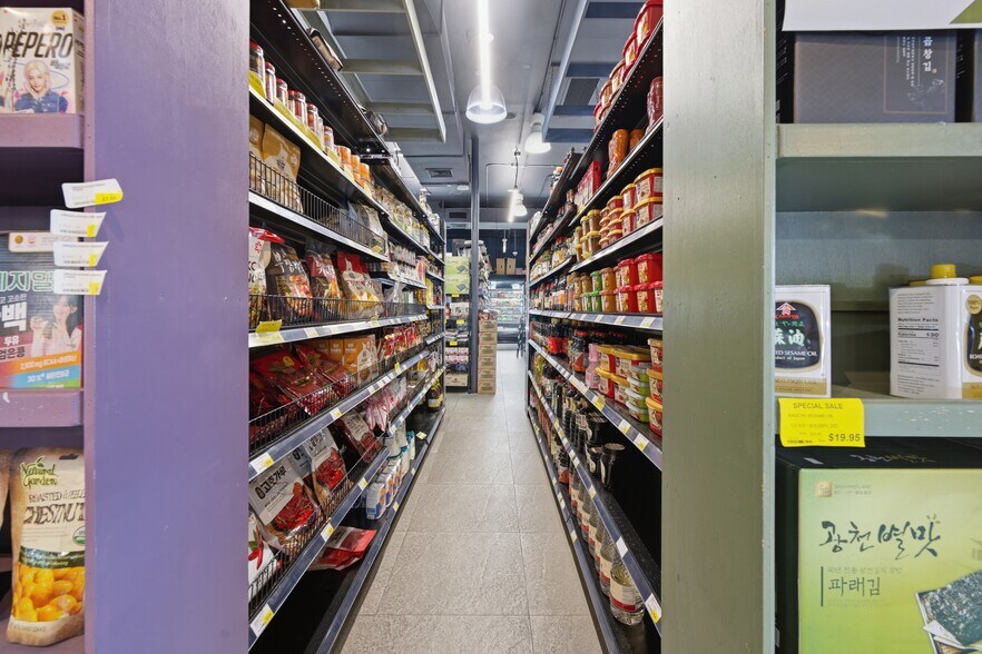 More Photos Of 14206 41st Ave, Flushing Supermarket For Lease