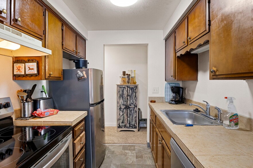 More Photos Of 805-875 Gerth Ave NW, Salem Apartments For Sale