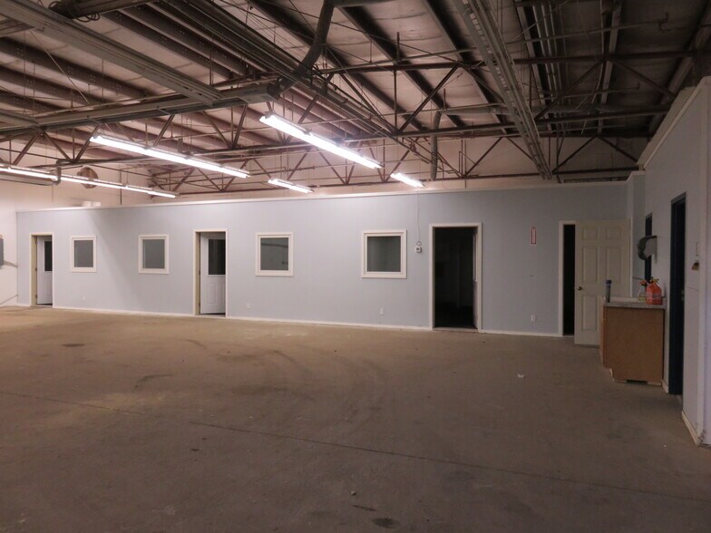More Photos Of 725 Spiral Blvd, Hastings Manufacturing For Lease