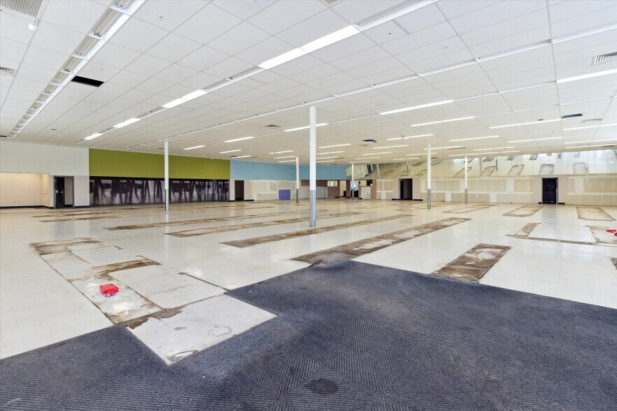 More Photos Of 1420 Wright Ave, Alma Drugstore For Sale